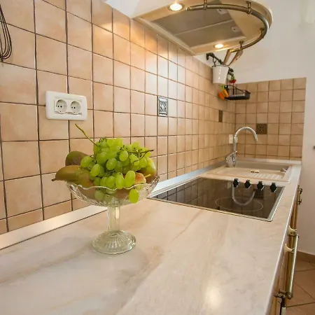 Quaint Apartment In Labin With Barbecue アパート