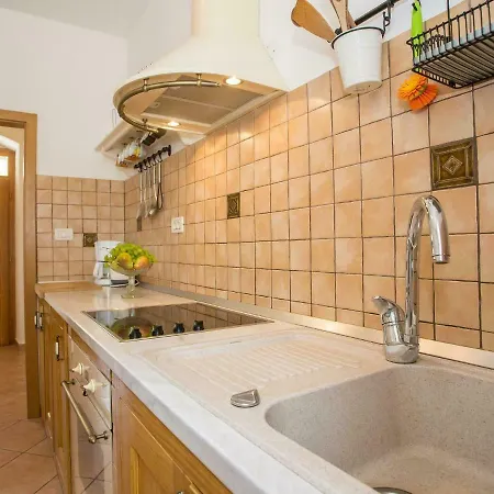 Quaint Apartment In Labin With Barbecue アパート