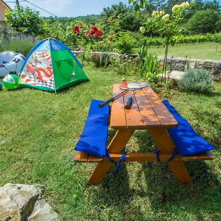 Quaint Apartment In Labin With Barbecue アパート