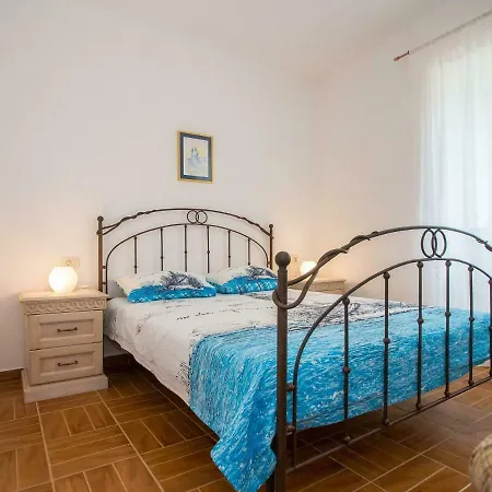 Apartamento Quaint Apartment In Labin With Barbecue