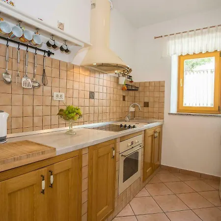 Quaint Apartment In Labin With Barbecue Labin (Istria)