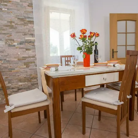 Quaint Apartment In Labin With Barbecue Apartamento *