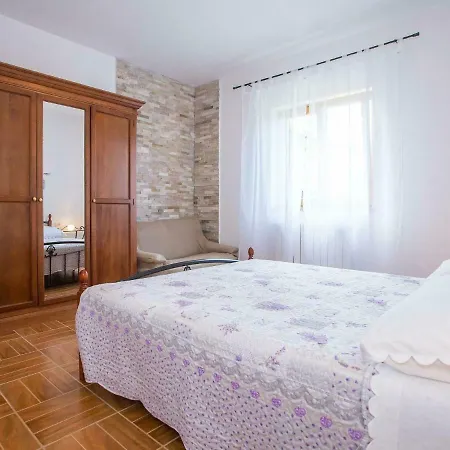 Quaint Apartment In Labin With Barbecue